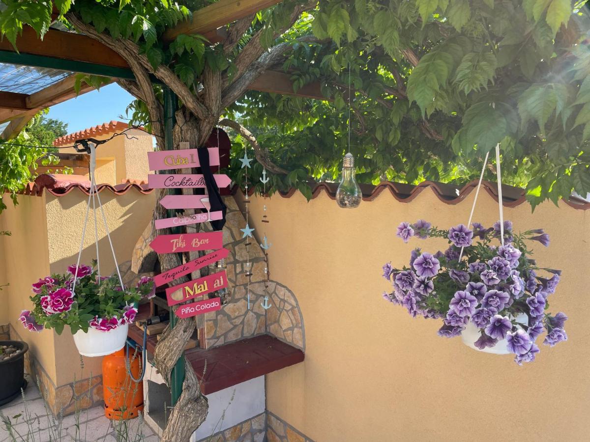 Holiday Home "Mala Kuca " With Heated Pool Pula Exterior foto